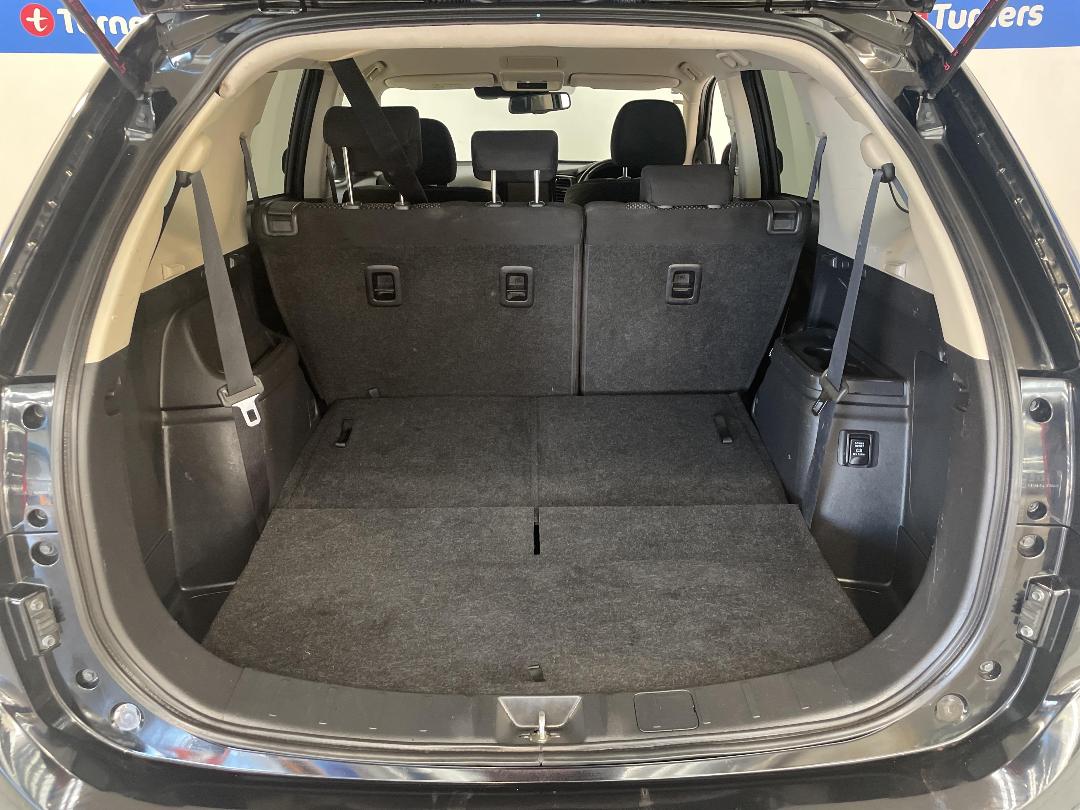 Photo '14' of Mitsubishi Outlander