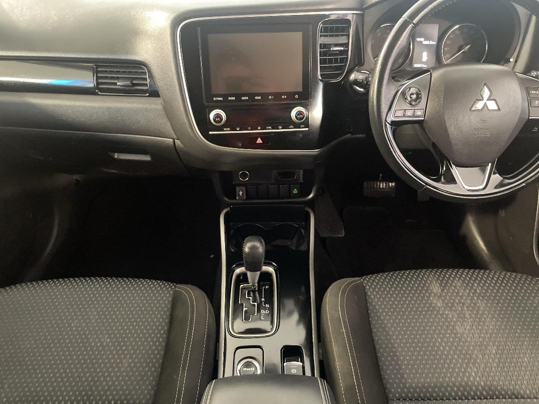 Photo '18' of Mitsubishi Outlander