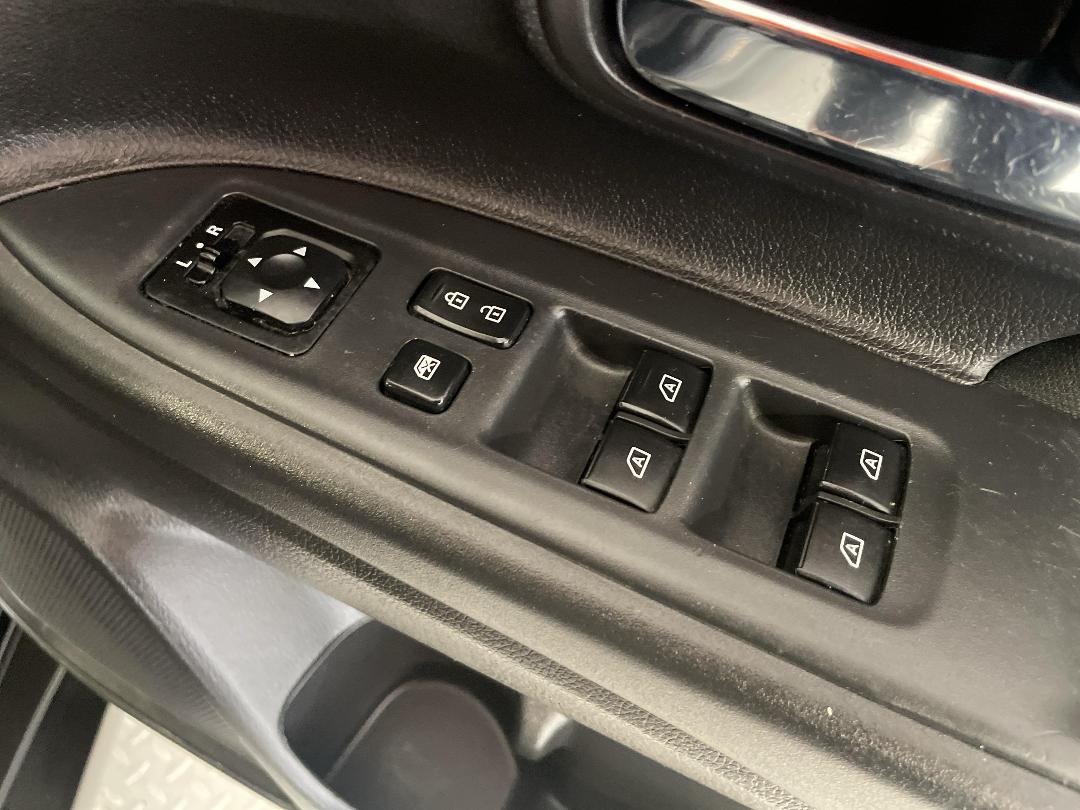 Photo '24' of Mitsubishi Outlander