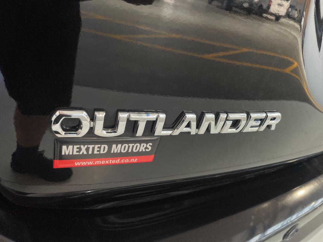 Photo '37' of Mitsubishi Outlander