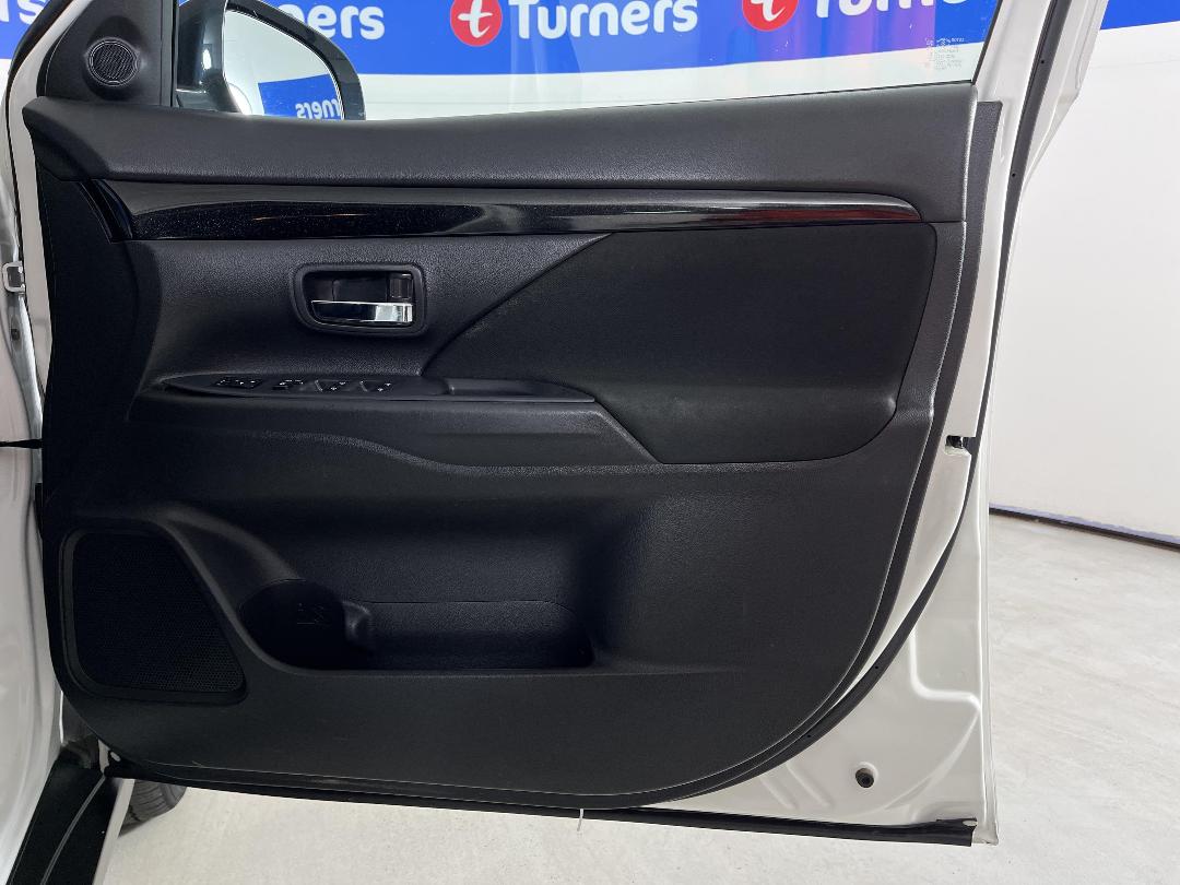 Photo '15' of Mitsubishi Outlander Photo '15' of Mitsubishi Outlander