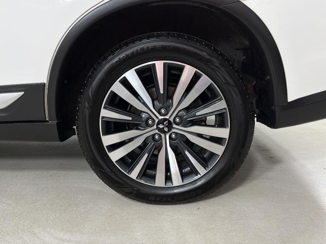 Photo '11' of Mitsubishi Outlander Photo '11' of Mitsubishi Outlander