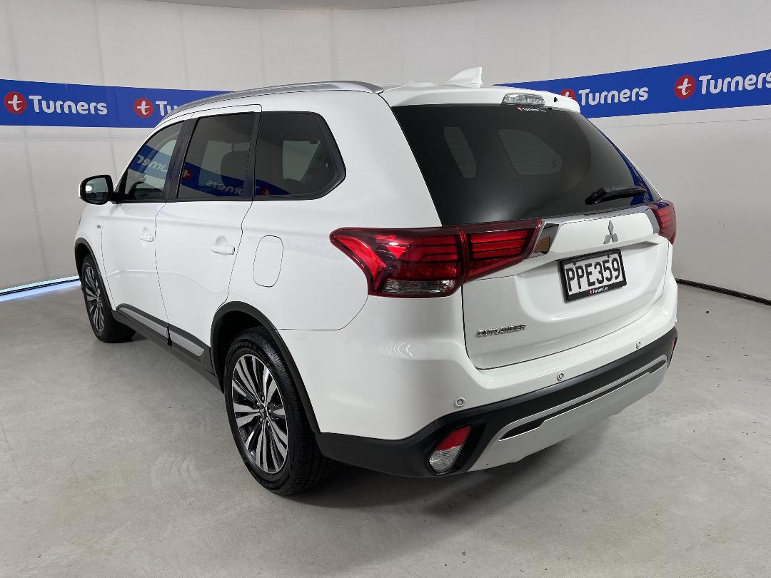 Photo '5' of Mitsubishi Outlander Photo '5' of Mitsubishi Outlander