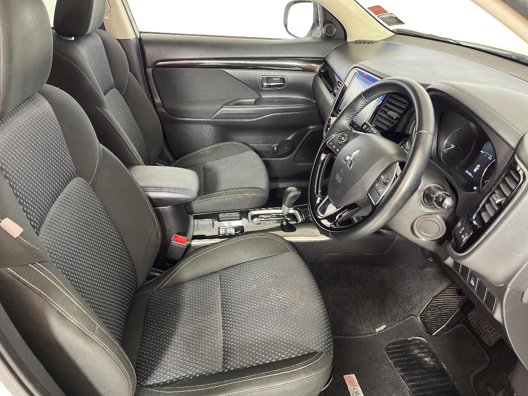 Photo '16' of Mitsubishi Outlander Photo '16' of Mitsubishi Outlander