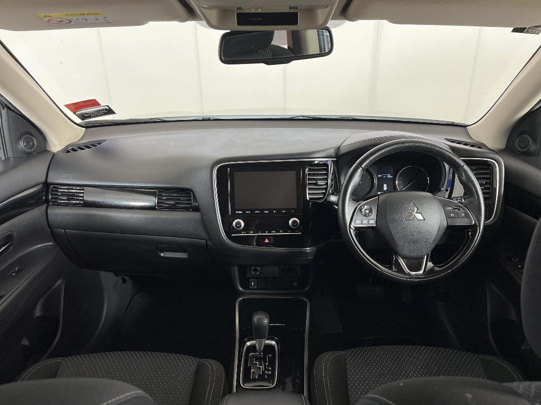 Photo '17' of Mitsubishi Outlander Photo '17' of Mitsubishi Outlander