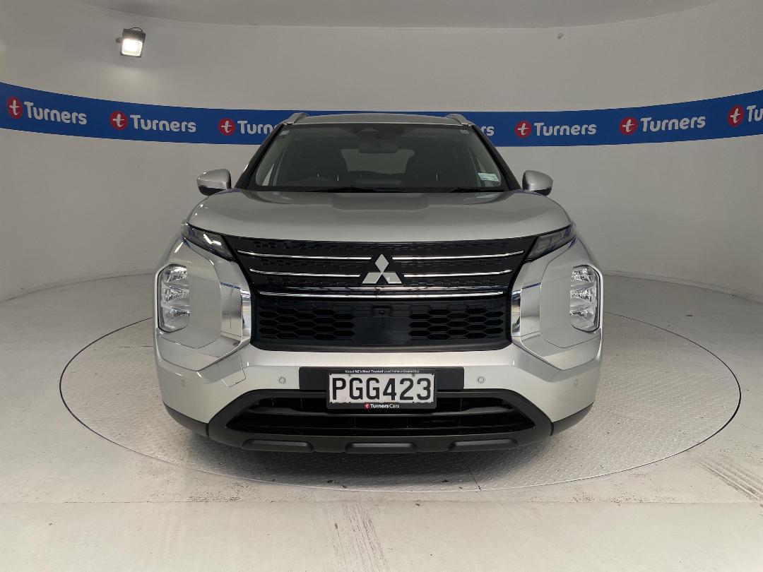 Photo '2' of Mitsubishi Outlander