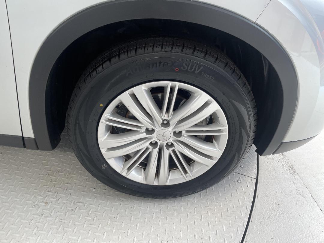 Photo '9' of Mitsubishi Outlander