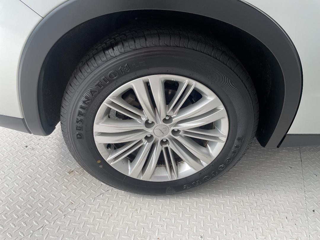 Photo '12' of Mitsubishi Outlander