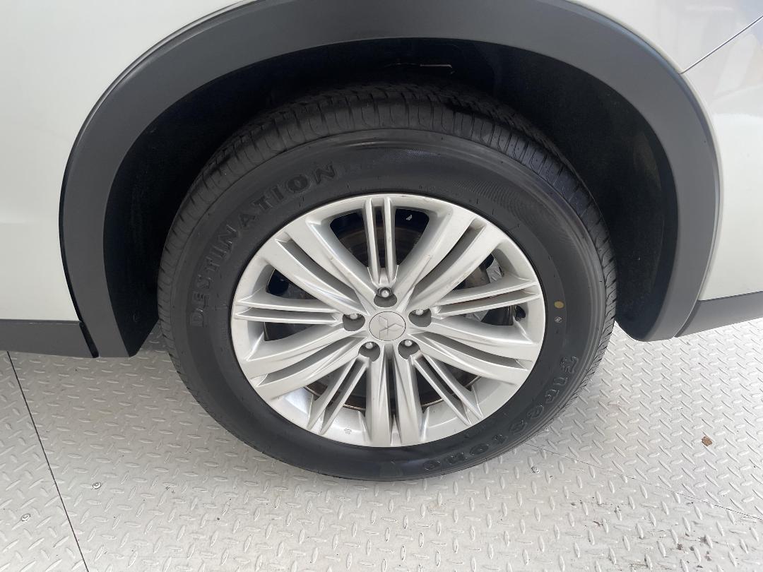 Photo '11' of Mitsubishi Outlander