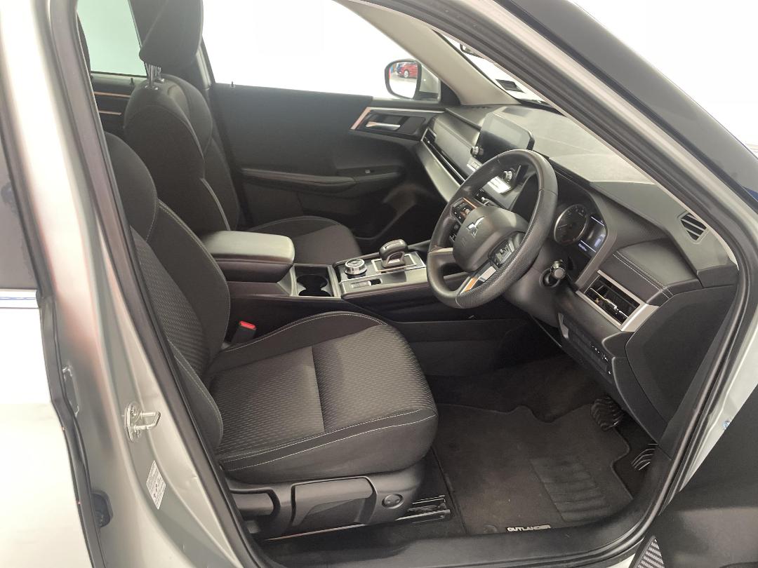 Photo '16' of Mitsubishi Outlander