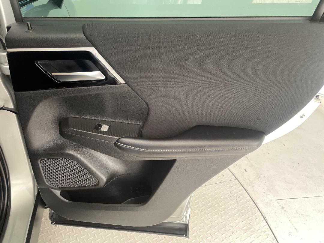 Photo '19' of Mitsubishi Outlander