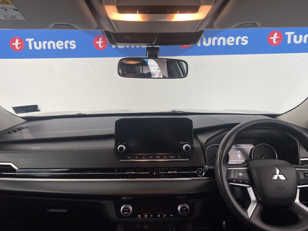 Photo '17' of Mitsubishi Outlander