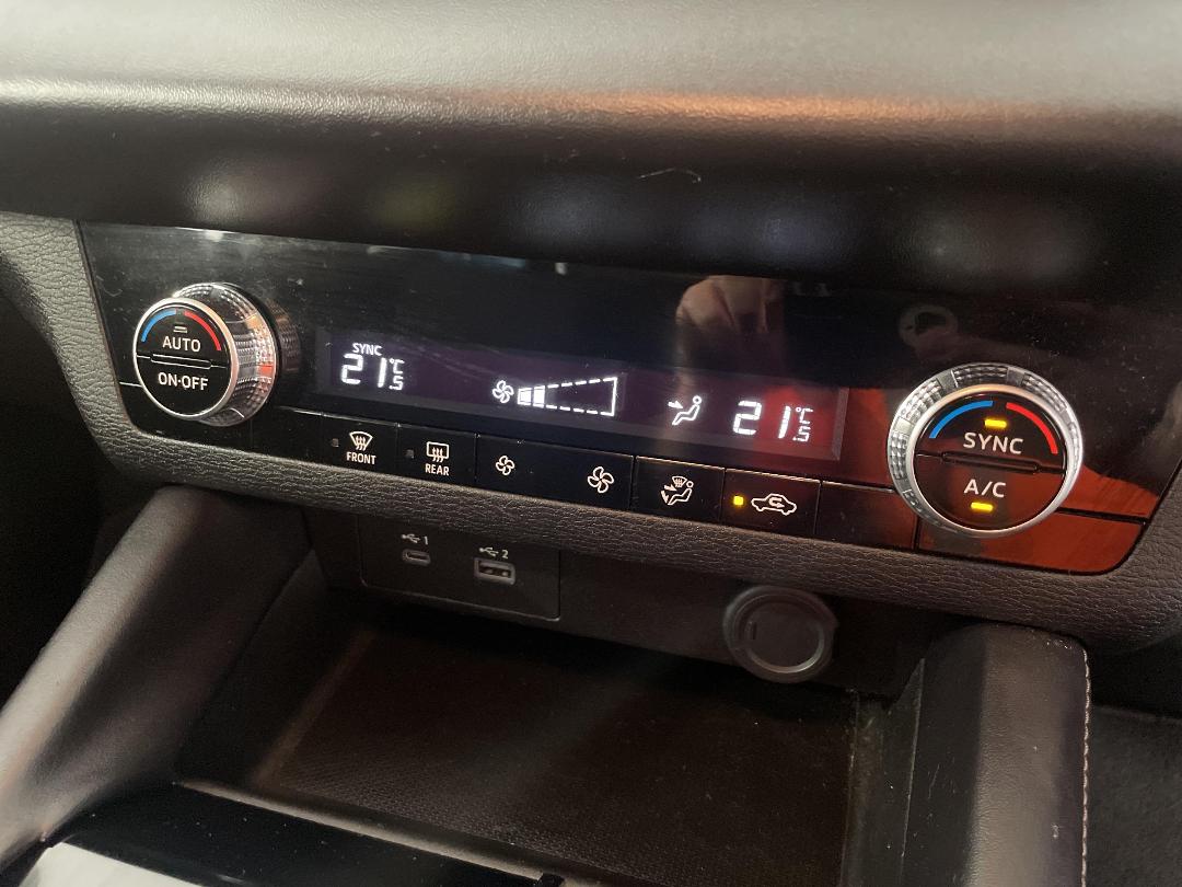 Photo '30' of Mitsubishi Outlander