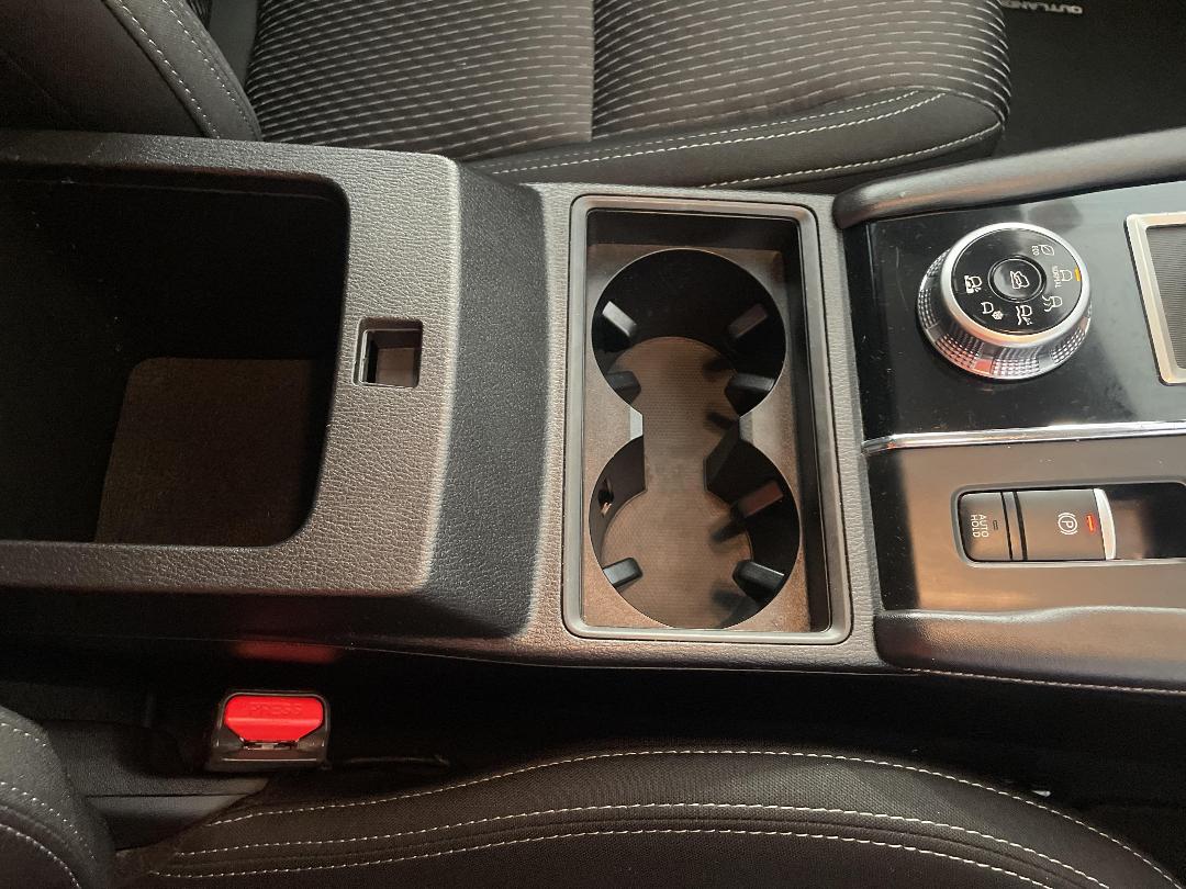 Photo '32' of Mitsubishi Outlander