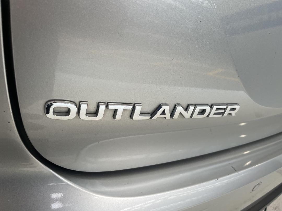 Photo '35' of Mitsubishi Outlander