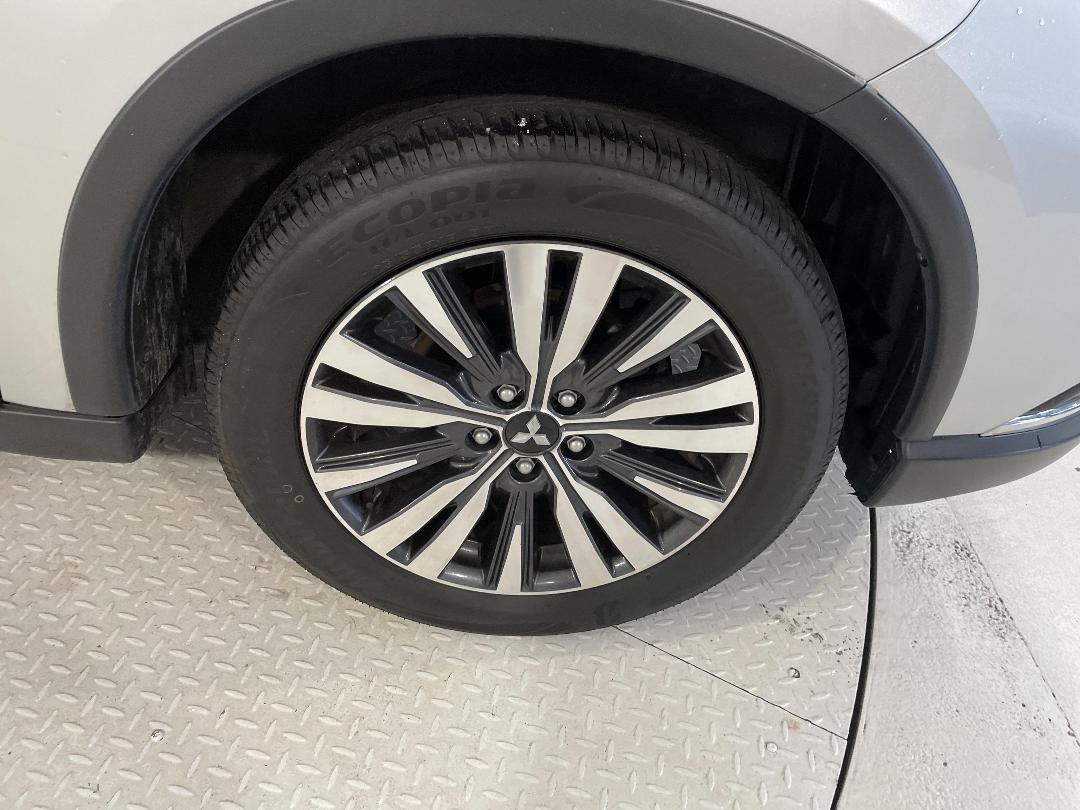 Photo '9' of Mitsubishi Outlander Photo '9' of Mitsubishi Outlander