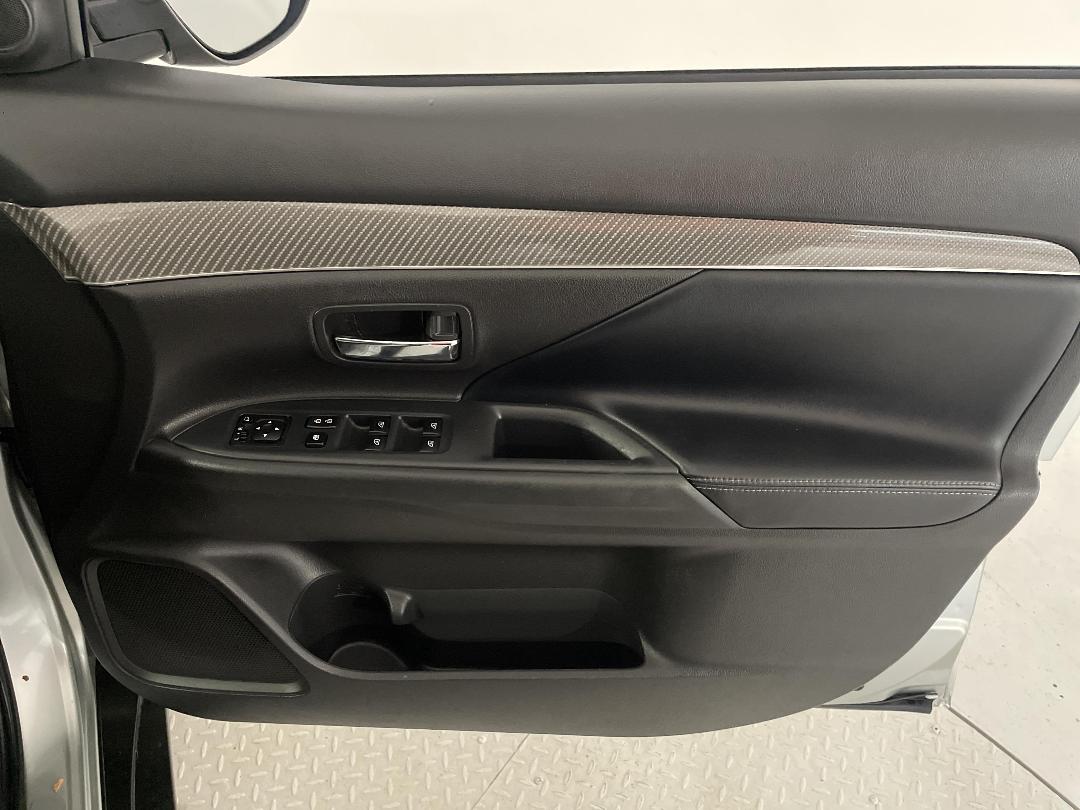 Photo '15' of Mitsubishi Outlander Photo '15' of Mitsubishi Outlander