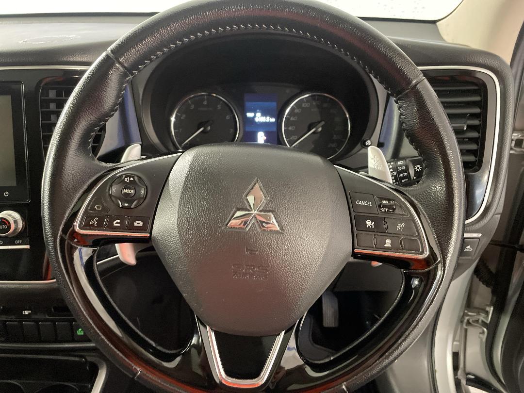 Photo '28' of Mitsubishi Outlander Photo '28' of Mitsubishi Outlander