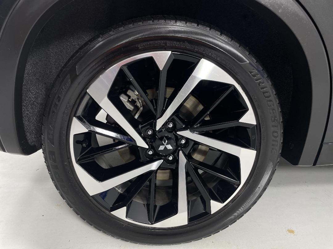 Photo '12' of Mitsubishi Outlander