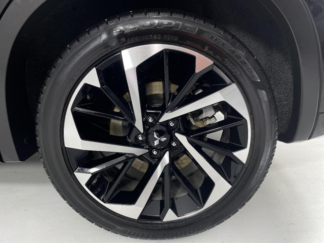 Photo '11' of Mitsubishi Outlander