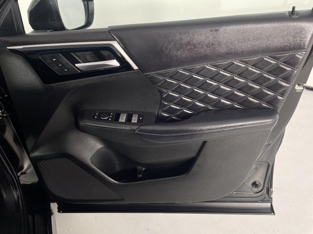 Photo '15' of Mitsubishi Outlander