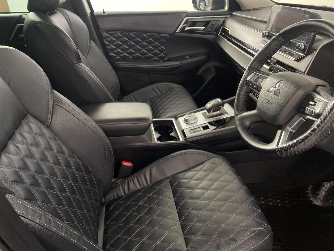 Photo '16' of Mitsubishi Outlander