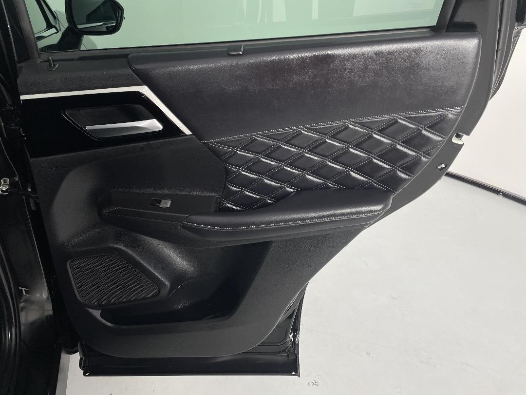 Photo '19' of Mitsubishi Outlander