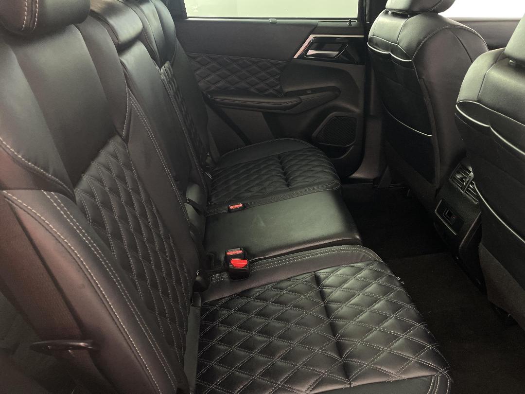 Photo '20' of Mitsubishi Outlander