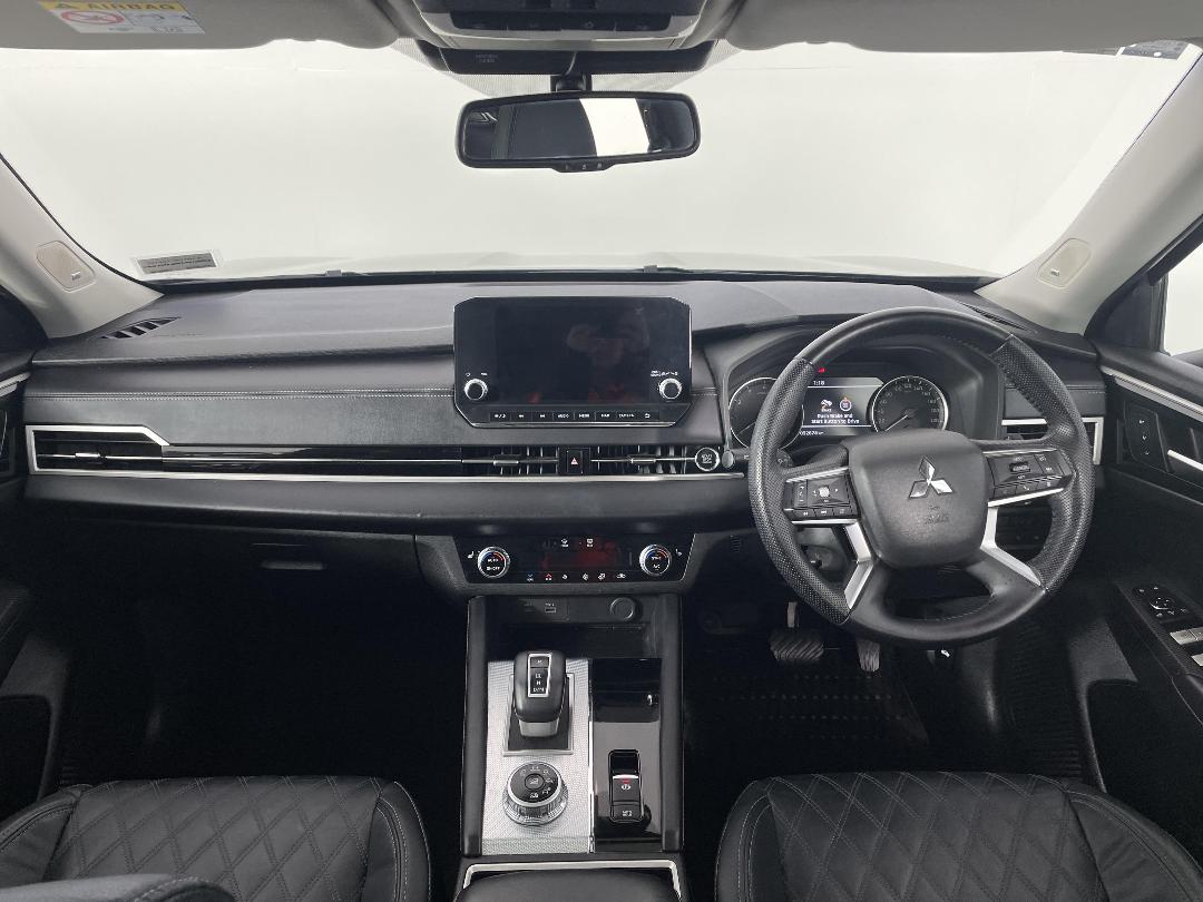 Photo '17' of Mitsubishi Outlander