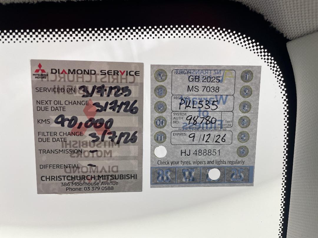 Photo '32' of Mitsubishi Outlander