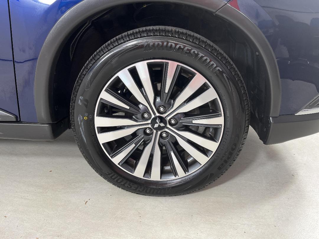 Photo '9' of Mitsubishi Outlander Photo '9' of Mitsubishi Outlander