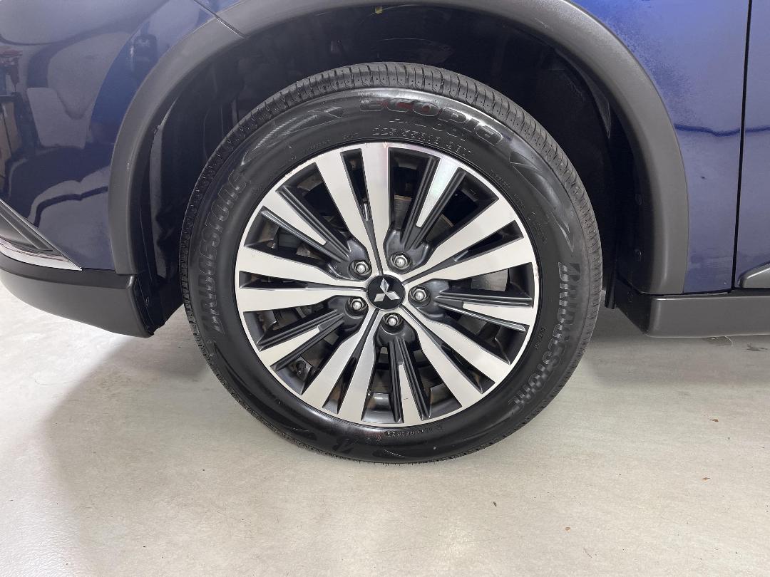 Photo '10' of Mitsubishi Outlander Photo '10' of Mitsubishi Outlander