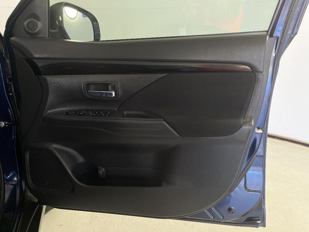 Photo '15' of Mitsubishi Outlander Photo '15' of Mitsubishi Outlander