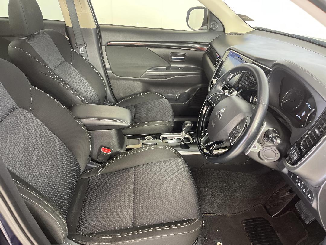 Photo '16' of Mitsubishi Outlander Photo '16' of Mitsubishi Outlander