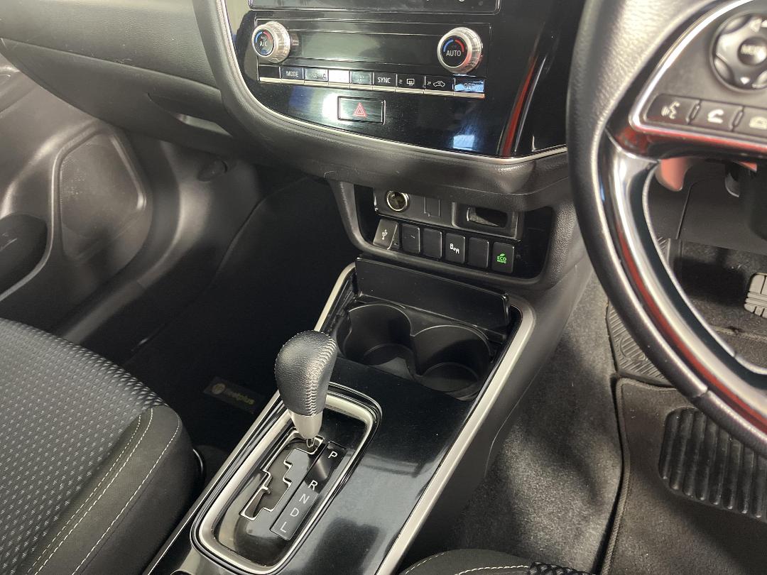 Photo '18' of Mitsubishi Outlander Photo '18' of Mitsubishi Outlander