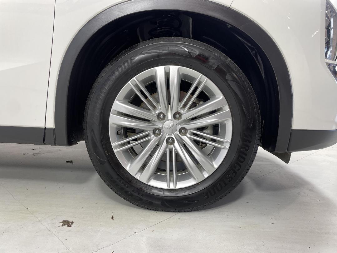 Photo '9' of Mitsubishi Outlander Photo '9' of Mitsubishi Outlander