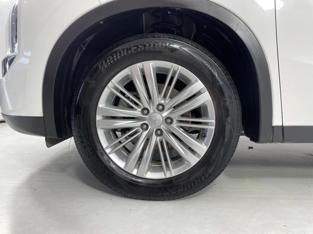 Photo '10' of Mitsubishi Outlander Photo '10' of Mitsubishi Outlander