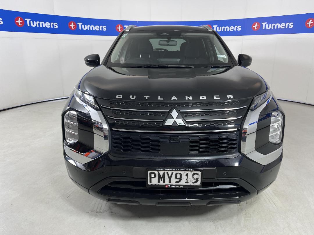 Photo '2' of Mitsubishi Outlander Photo '2' of Mitsubishi Outlander