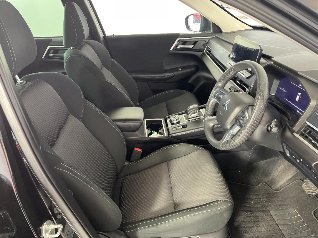 Photo '16' of Mitsubishi Outlander Photo '16' of Mitsubishi Outlander