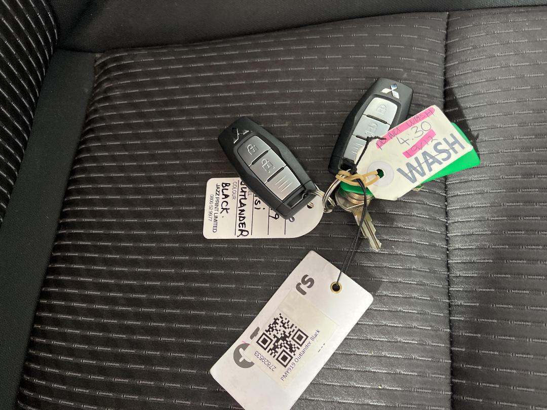 Photo '22' of Mitsubishi Outlander Photo '22' of Mitsubishi Outlander