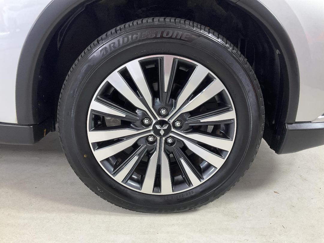 Photo '9' of Mitsubishi Outlander