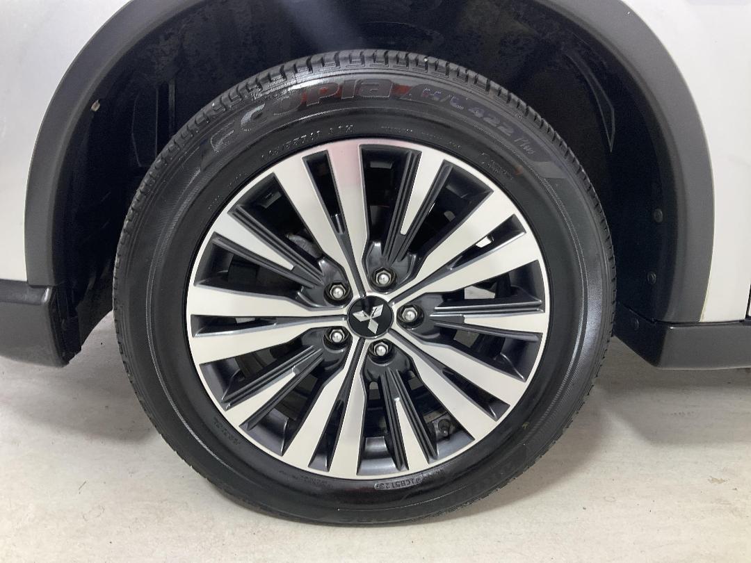 Photo '10' of Mitsubishi Outlander