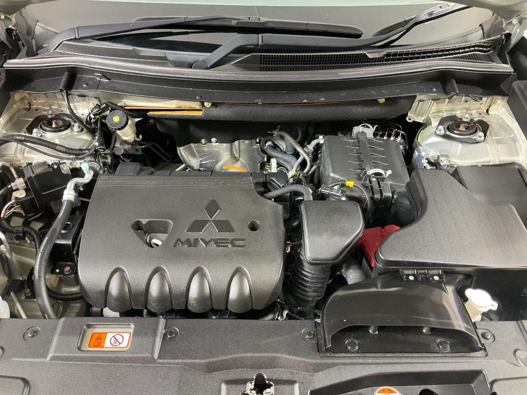 Photo '13' of Mitsubishi Outlander