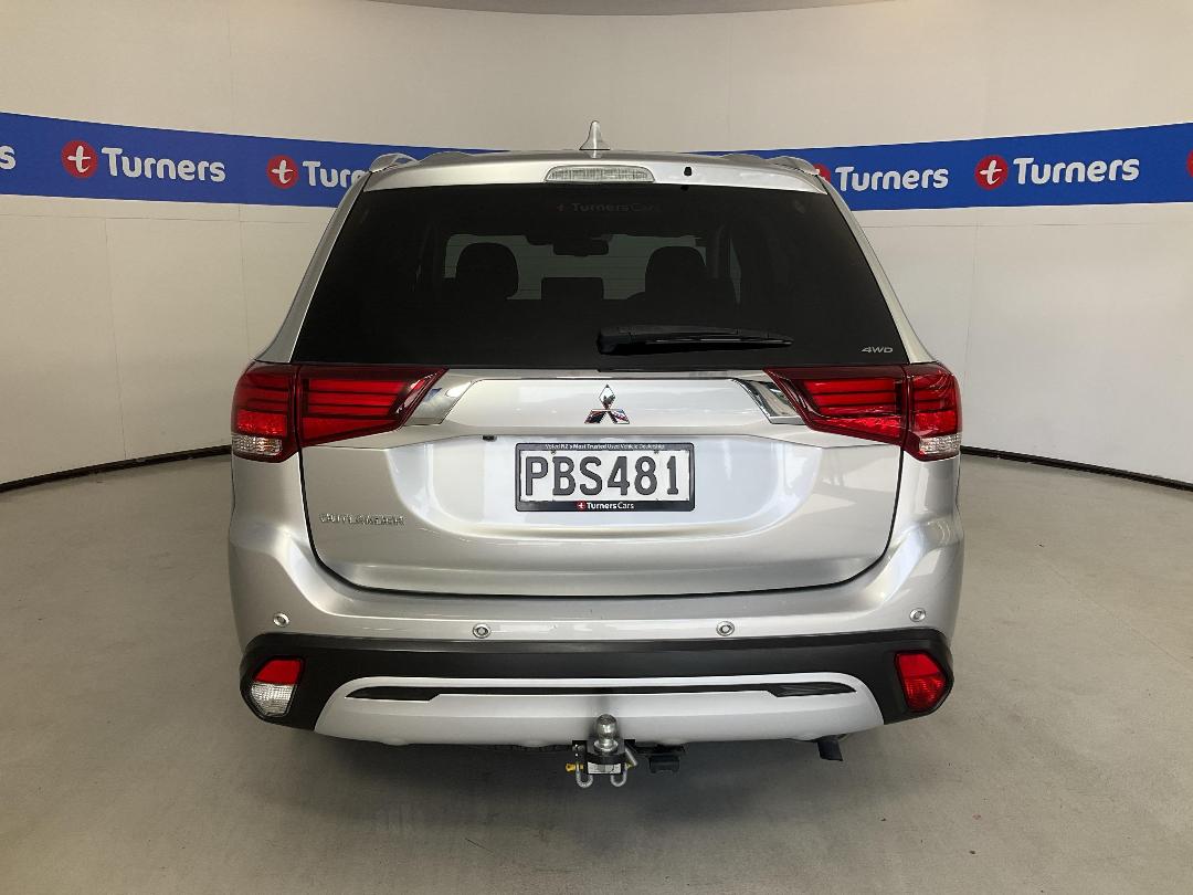 Photo '6' of Mitsubishi Outlander