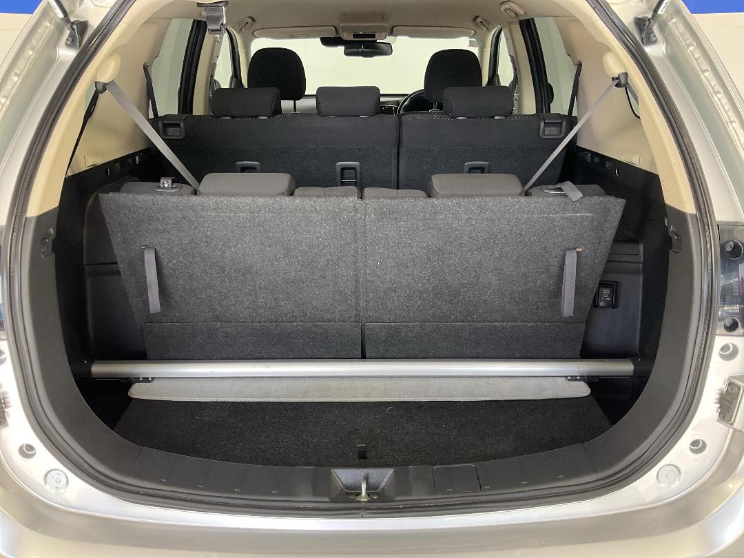 Photo '14' of Mitsubishi Outlander