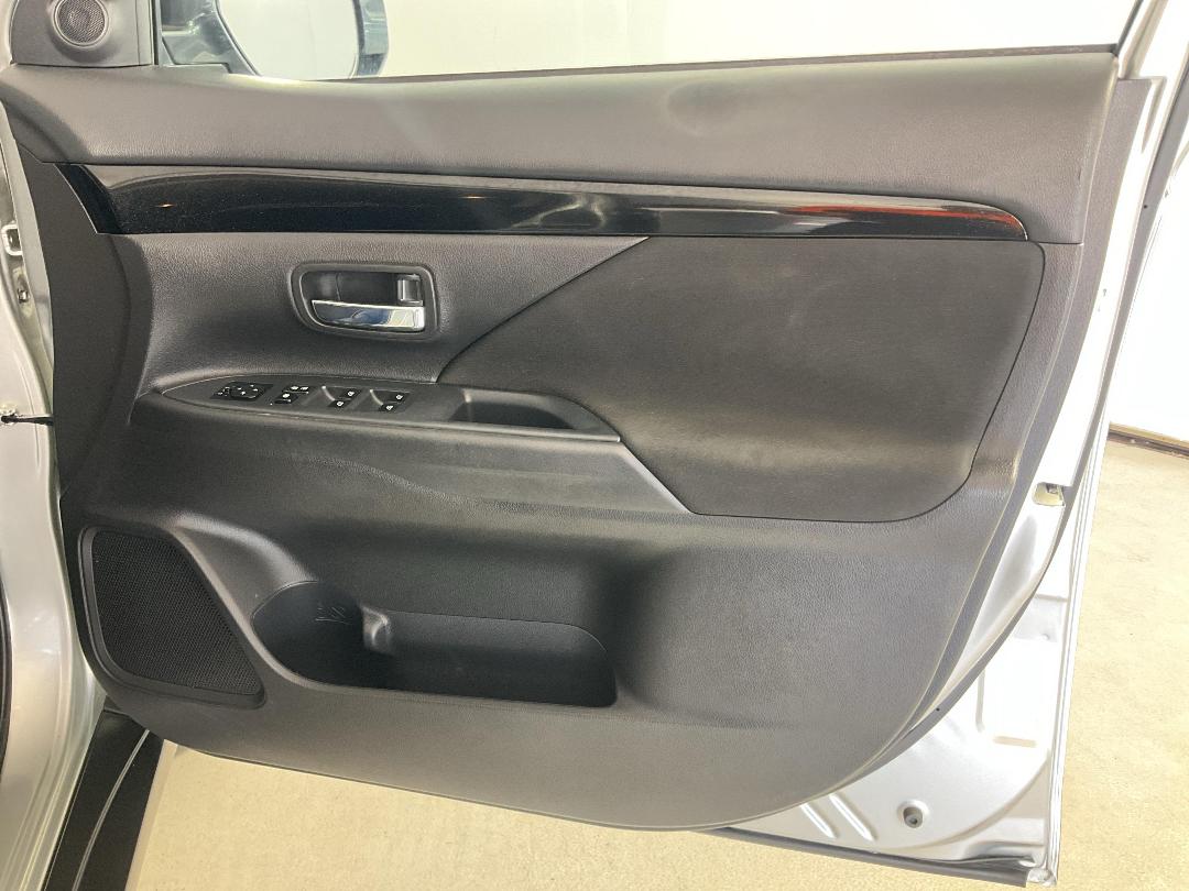 Photo '15' of Mitsubishi Outlander