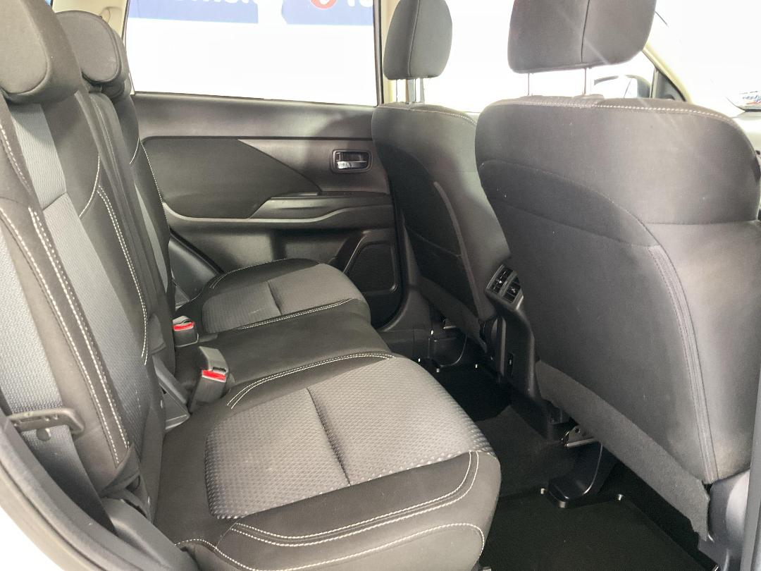 Photo '20' of Mitsubishi Outlander