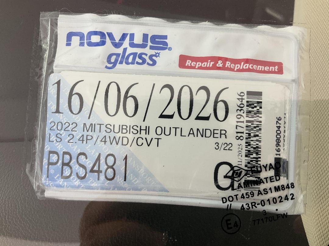 Photo '24' of Mitsubishi Outlander