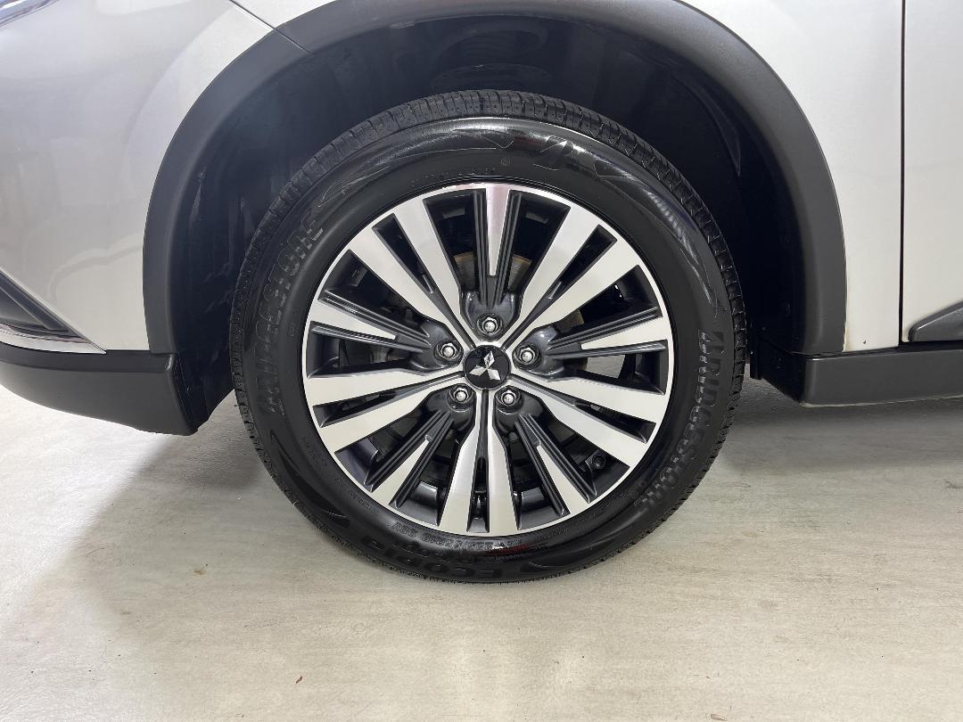 Photo '10' of Mitsubishi Outlander Photo '10' of Mitsubishi Outlander