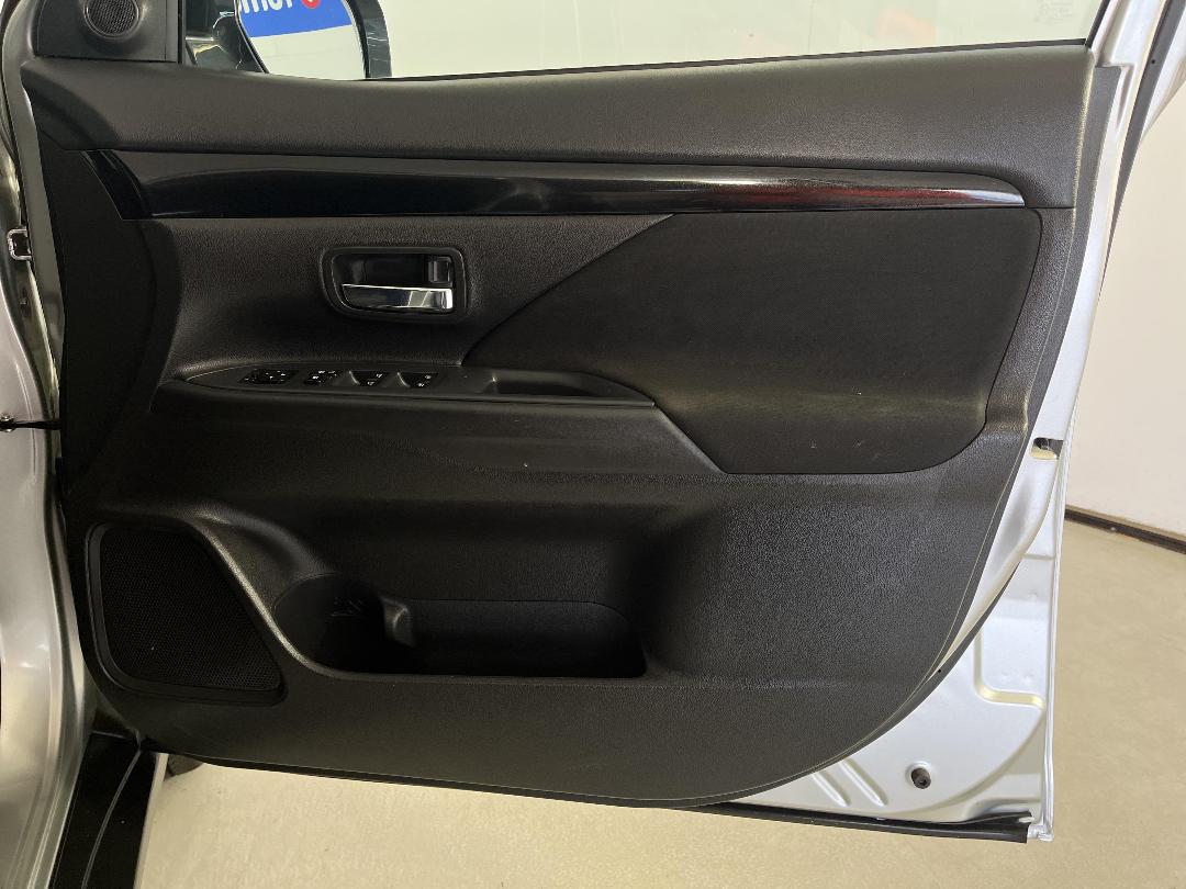 Photo '15' of Mitsubishi Outlander Photo '15' of Mitsubishi Outlander